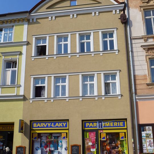 Mírové náměstí 106