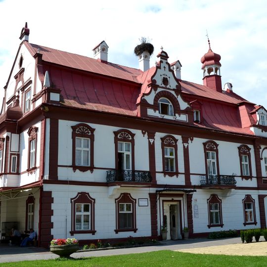 Kaštieľ a park, kaštieľ