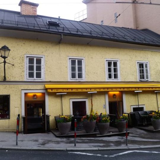 Wohn- und Geschäftshaus