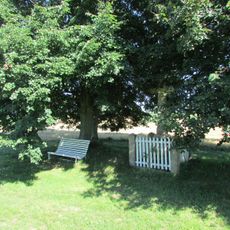 Kříž západně od Dehtářů u cesty do Kojčic