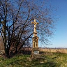 Kříž u Ochozu vedle polní cesty