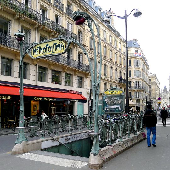Entrée de la station Châtelet, rue des Lavandières-Sainte-Opportune