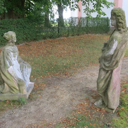 Sousoší vzkříšeného Ježíše a Maří Magdaleny u areálu Maria Loreto v Hrozňatově