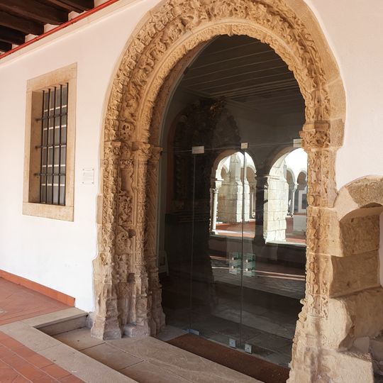 Portal manuelino do Convento de São Francisco