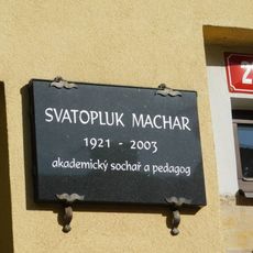 Pamětní deska Svatopluka Machara v ulici F. X. Procházky v Brandýse nad Labem