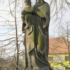 Socha Madony v obci Klapý