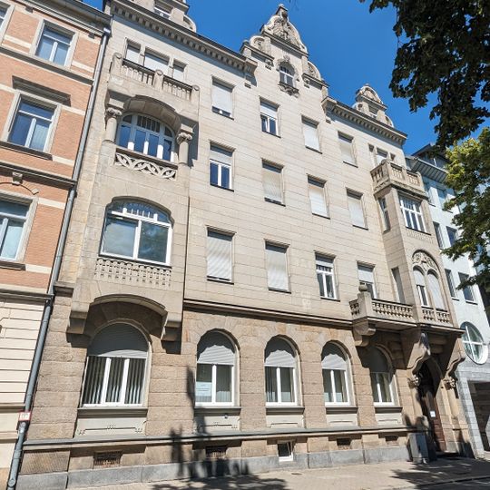 Mietshaus in geschlossener Bebauung, ehemaliges Bankgebäude Alexander-Puschkin-Platz 4b