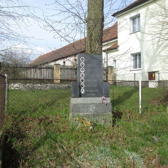 Pomník padlým v Záluží