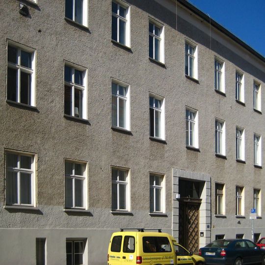 Mietshaus Albrechtstraße 6
