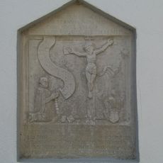 Eingemauerter Grabstein