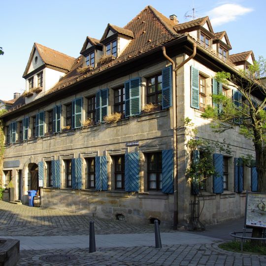 Altstädter Kirchenplatz 1