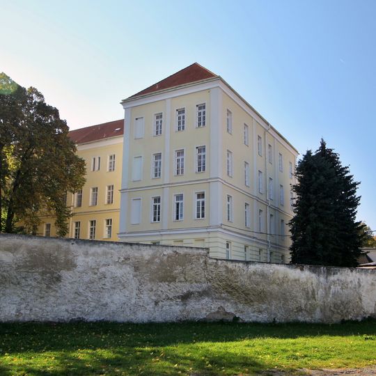 Opařany Castle
