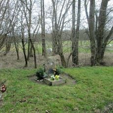 Pomník jižně od Žďáru u křižovatky