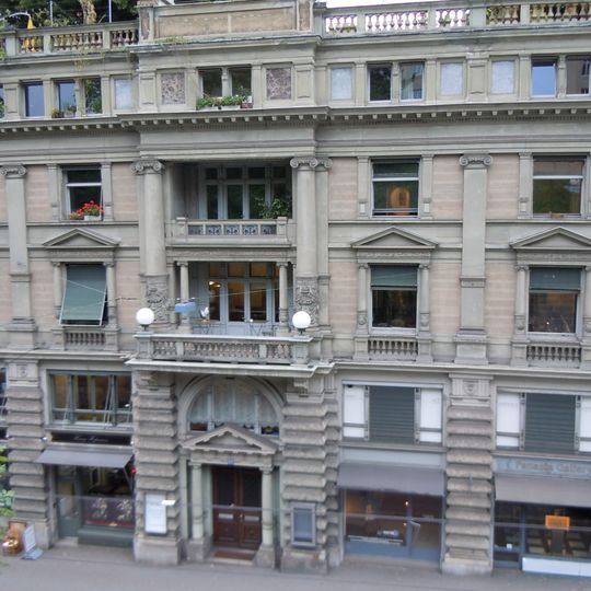 Wohn- und Geschäftshaus