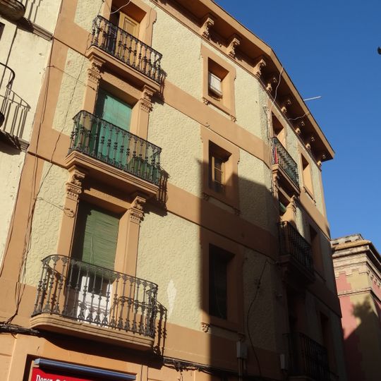 Building in rambla General Vives, 45