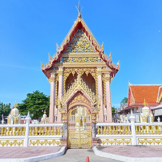 Wat Lat Bua Khao