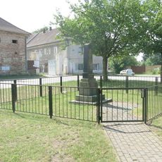 Pomník padlým v 1.světové válce na návsi ve Vliněvsi