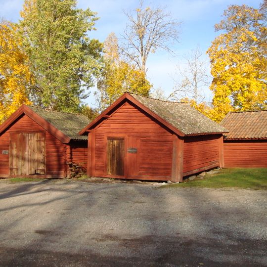 Fläckebo f.d. komministergård, sockenmagasin och kyrkstallar