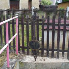 Kříž u mostu přes potok v Bžanech