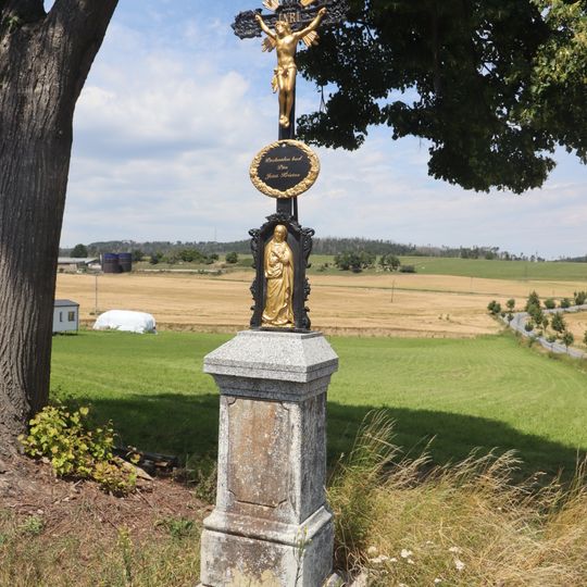 Kříž u silnice východně od Okřešic