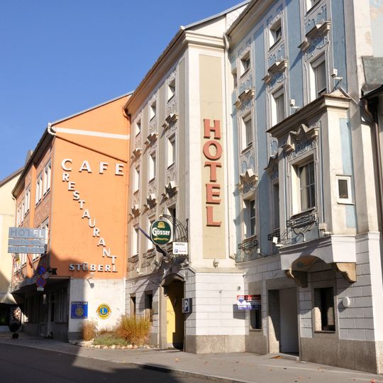 Wohnhaus, Händlhaus/Hotel Goldener Ochse, Hotel Lauriacum