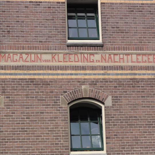 LIMOS-kazerne: Kledingmagazijn