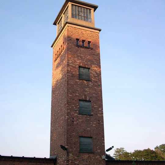 Feuerwache mit Wachturm der ehemaligen Brikettfabrik Werkstraße 4