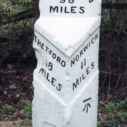Milestone, London Rd, 40m E of Rose Farm