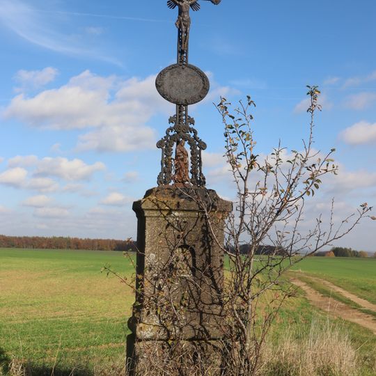 Kříž u cesty západně od Litovan