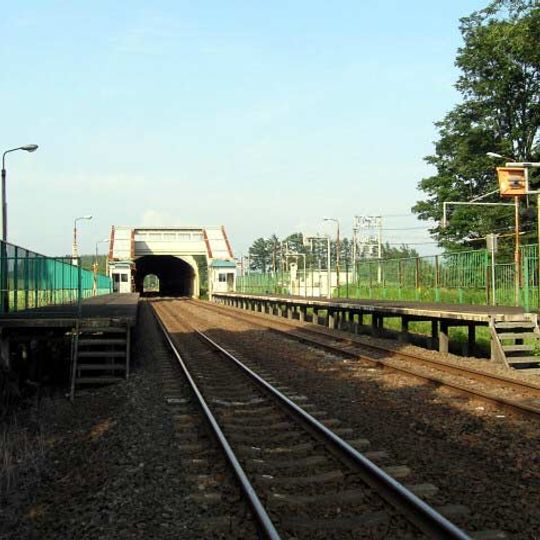 Higashi-Oiwake Station