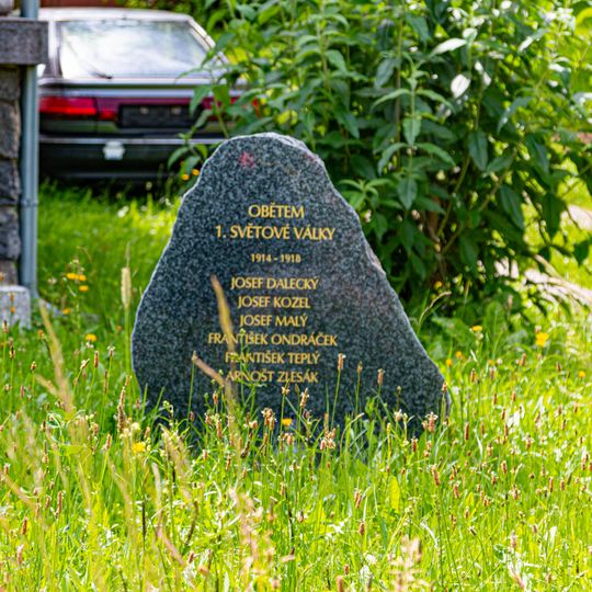 Pomník padlým v 1. světové válce v Blížňovicích u kostela svatého Vojtěcha