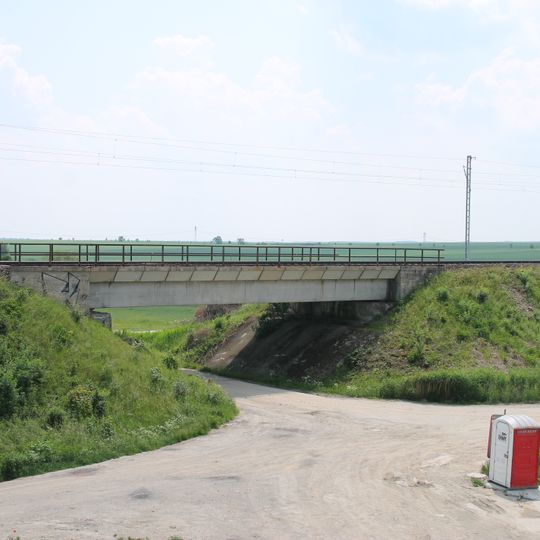 Železniční most přes cestu u Neplachova