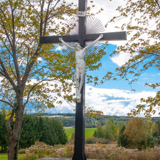 Croix du cimetière paroissial catholique