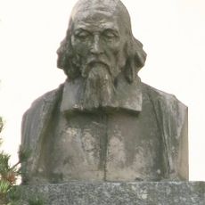 Pomník Jana Amose Komenského u školy ve Velkém Borku