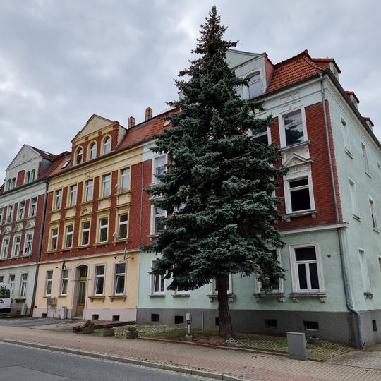 Mietshaus in offener Bebauung mit drei Eingängen Belmsdorfer Straße 7, 9, 11