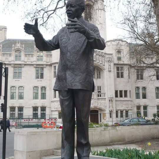 Statue of Nelson Mandela