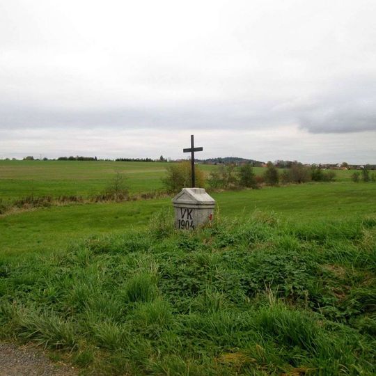 Kříž severně od Polánky u potoka Kopřivnice