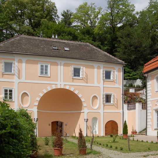 Wirtschaftsgebäude, Wohnhaus, ehemalige Schwarzenberger Meierei, Haus A