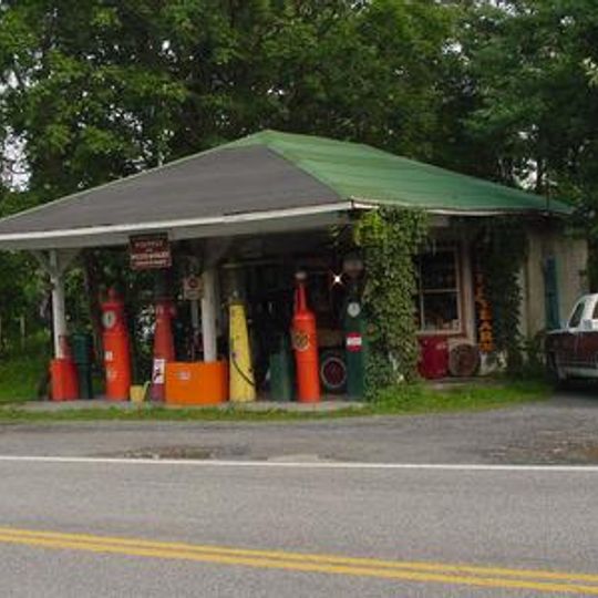 Weaver's Antique Service Station