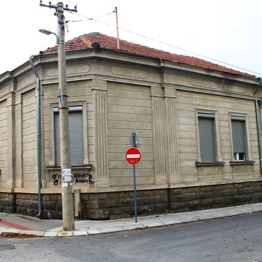 Грађанска кућа у Ул. Караџићевој 1