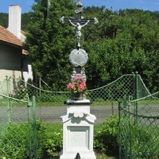 Kříž ve Žlebských Chvalovicích na návsi