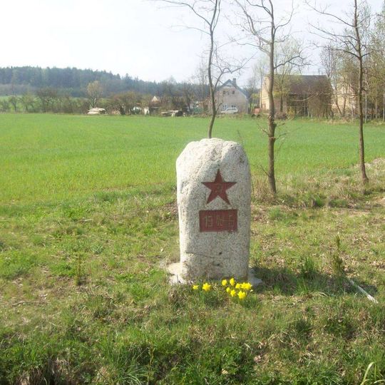 Památník osvobození jižně od Drahonického Málkova