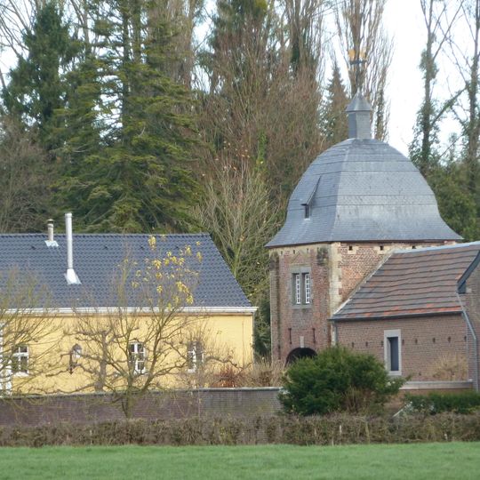 Castle Cartils: garden wall