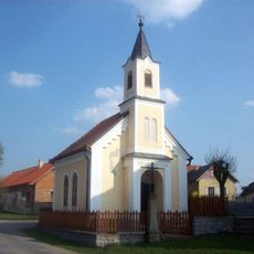 Kříž u kaple v Předmíři