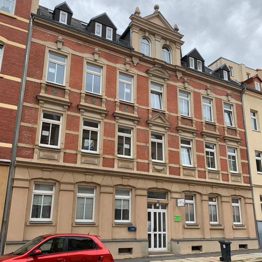 Mietshaus in geschlossener Bebauung Conrad-Clauß-Straße 34