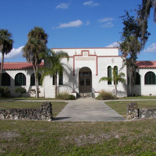 Escuela J. Colin English