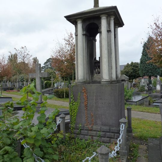 Grafzerk uit 1896 voor J. Raymakers in strenge Neo-Renaissance stijl