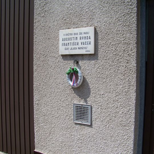 Pamětní deska Augustina Ryndy a Františka Vacka v ulici Na sypčině v Praze