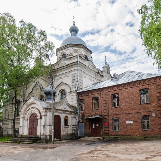 Собор Сошествия Святого Духа с настоятельским корпусом