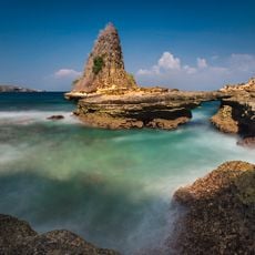 Tanjung Bloam